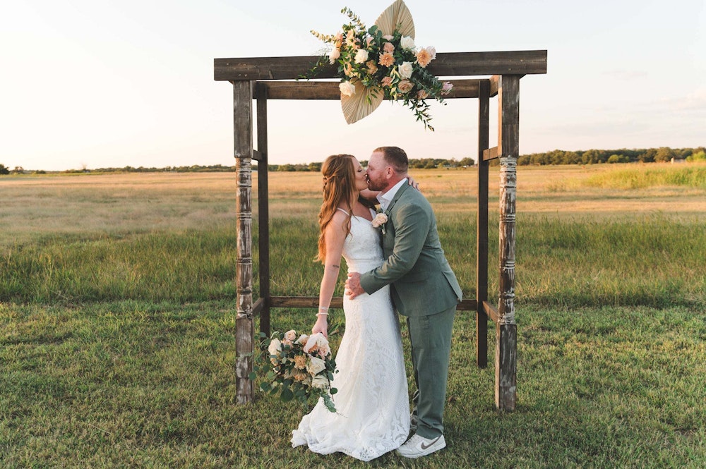 The White Buffalo Barn Wedding Venue Gainesville TX 76240